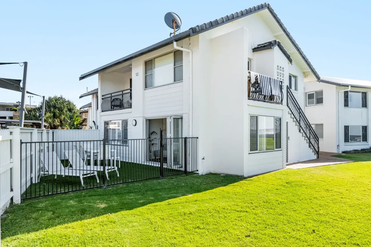 Apartment 4B – Sandbar